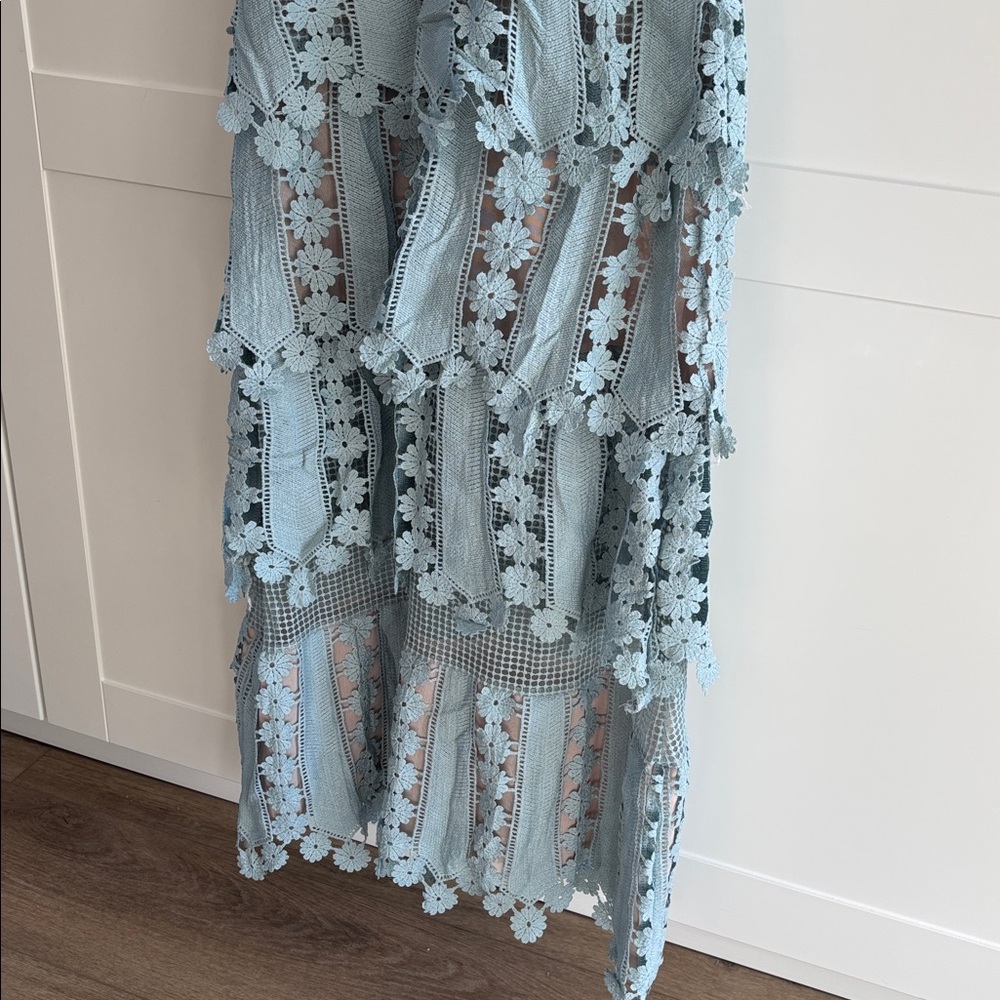 Elegant Lace Midi Dress in Light Blue - Picture 5 of 10